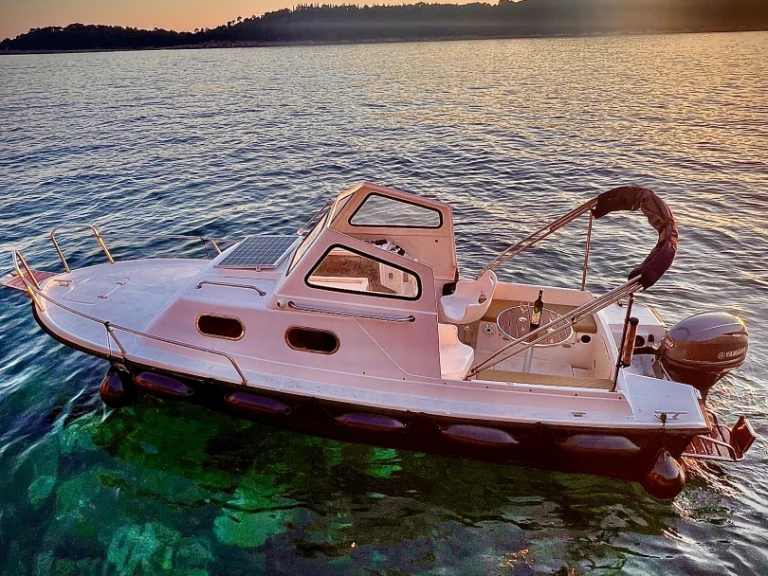 Pronájem lodi Maestral 490 v Dubrovník na Samboatu