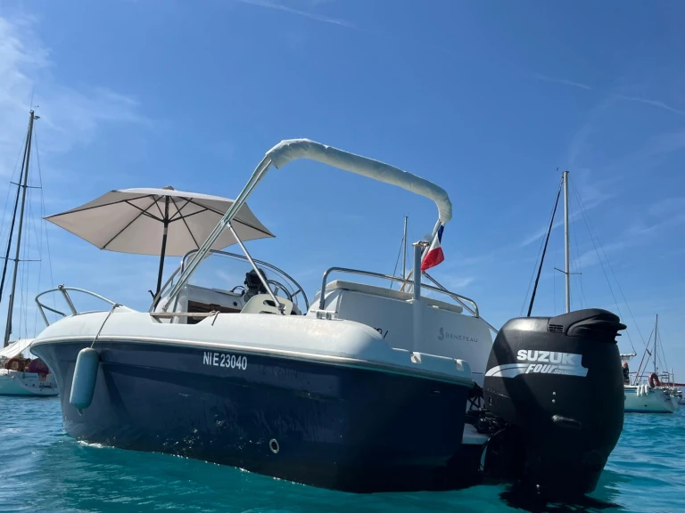 Pronajmout Motorová loď se skipperem či ne Chris Craft v Cannes