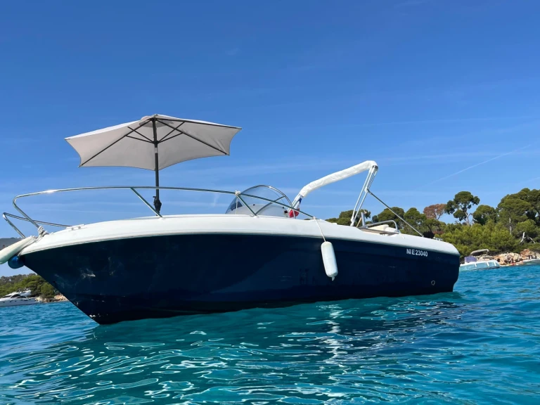 Pronájem lodi Chris Craft Sea Hawk 213 v Cannes na Samboatu