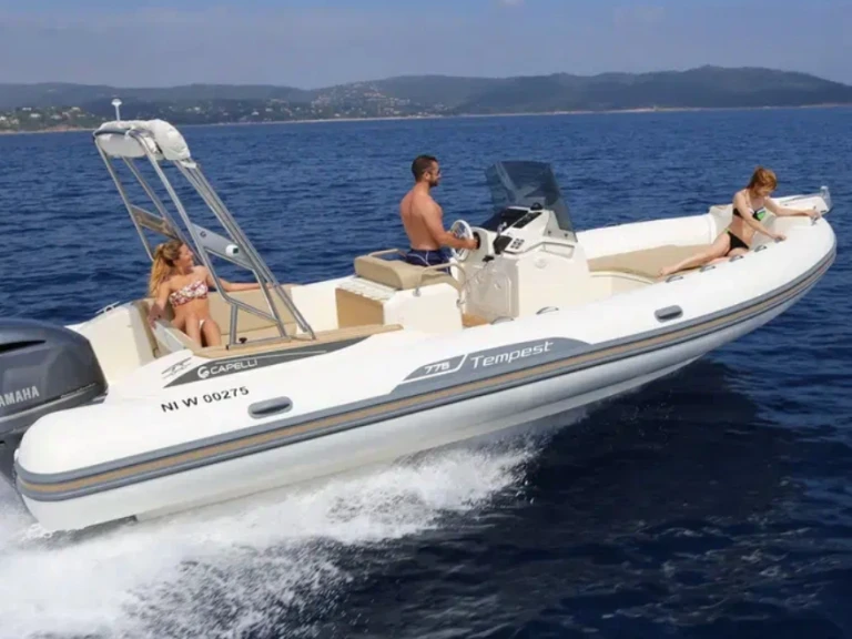 Pronájem Polotuhá loď Capelli s licencí