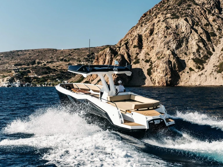 Pronájem lodi Alesta Raptor Excursion v Mílos na Samboatu