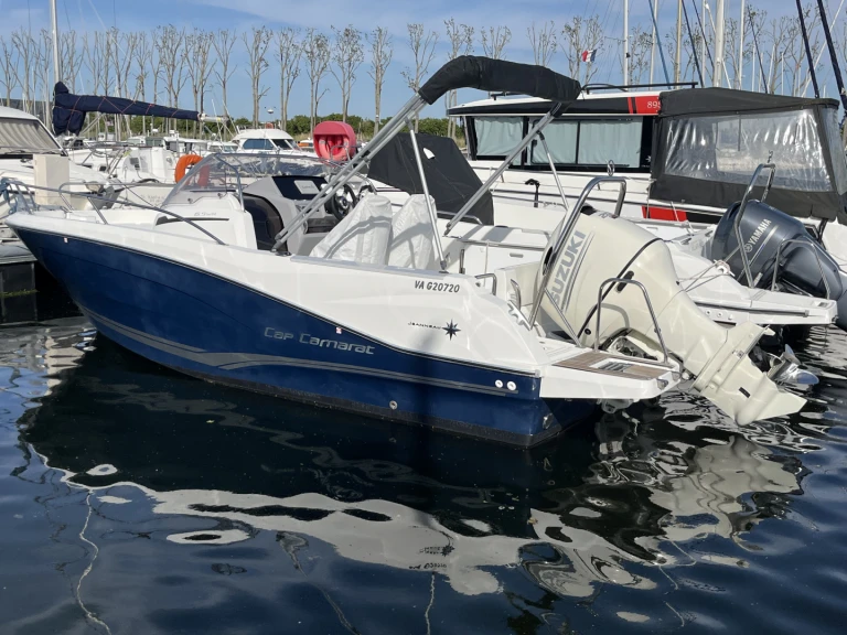 Pronajmout Motorová loď se skipperem či ne Jeanneau v Saint-Gilles-Croix-de-Vie