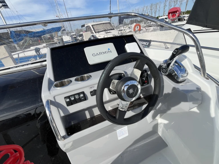 Motorová loď k pronájmu v Saint-Gilles-Croix-de-Vie za nejlepší cenu