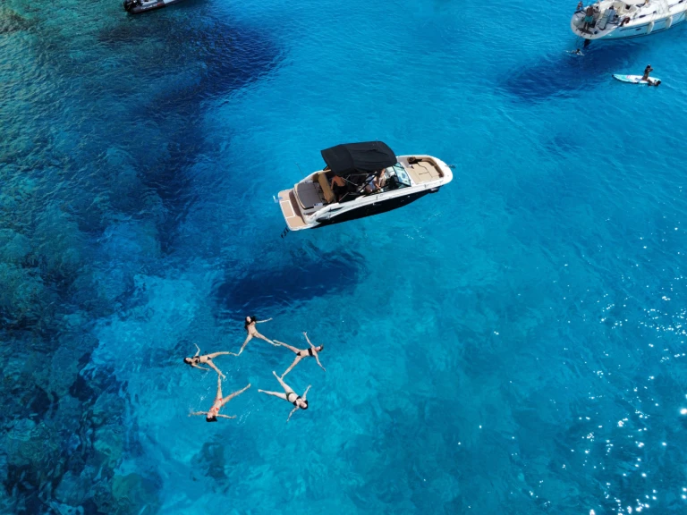 Motorová loď k pronájmu v Mílos za nejlepší cenu