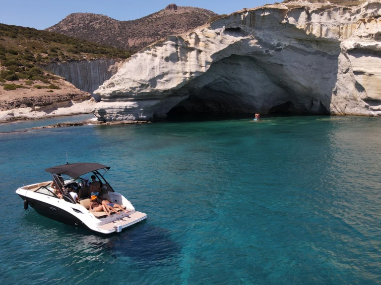 Pronajmout si Sea Ray SDX 250 v Mílos