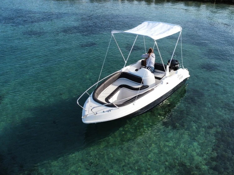 Pronájem lodi Cannes lákavé ceny stella