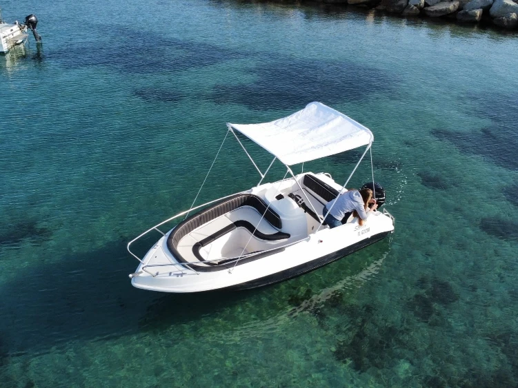 Pronajmout Motorová loď se skipperem či ne kruger v Cannes