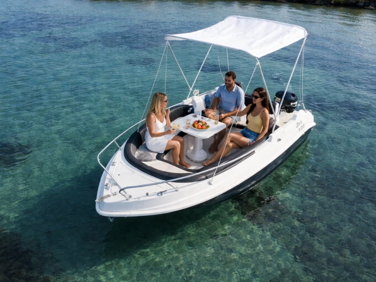 Pronájem lodi Cannes lákavé ceny stella