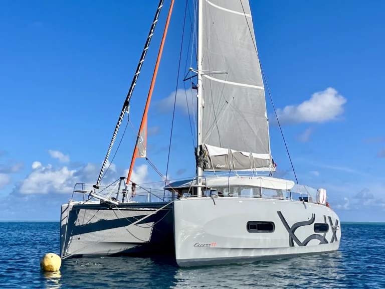 Pronajmout si Excess Excess 11 v Papeete