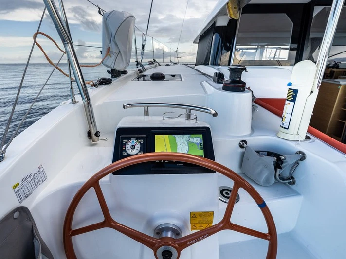 Pronájem Katamarán v Papeete -Excess Excess 11 (Owners Version)