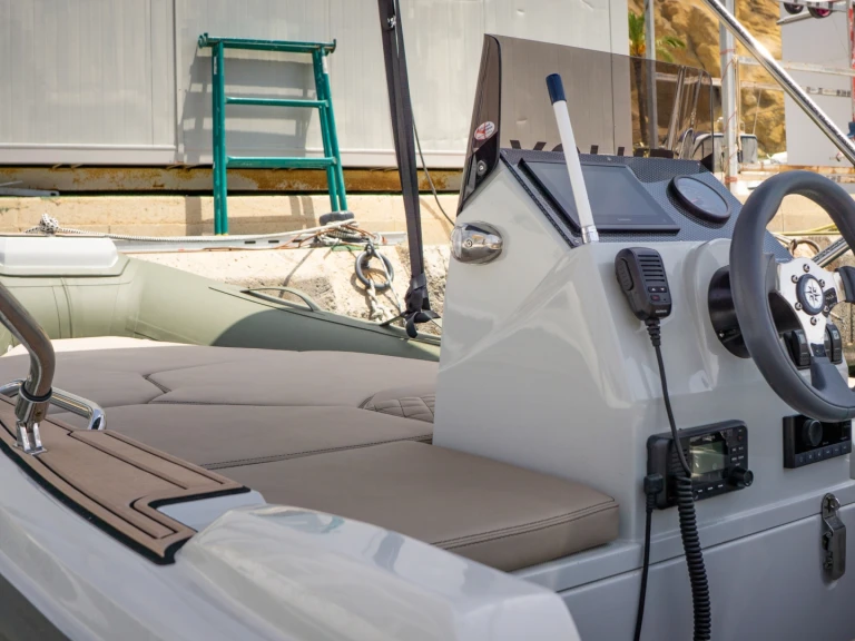 Pronajmout si Italboats Stingher 380FR v Altea