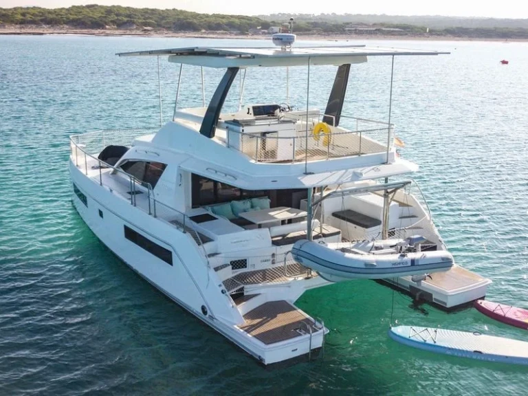 Pronájem lodi Ibiza Town lákavé ceny Leopard 43 Powercat