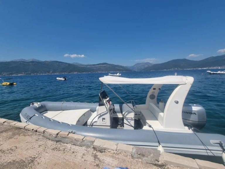 Pronájem lodi Nuova Jolly 22 v Tivat na Samboatu