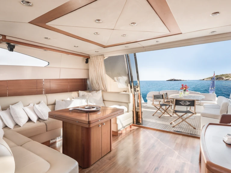 Sunseeker Predator 72 jednotlivci a charterové společnosti v Antibes