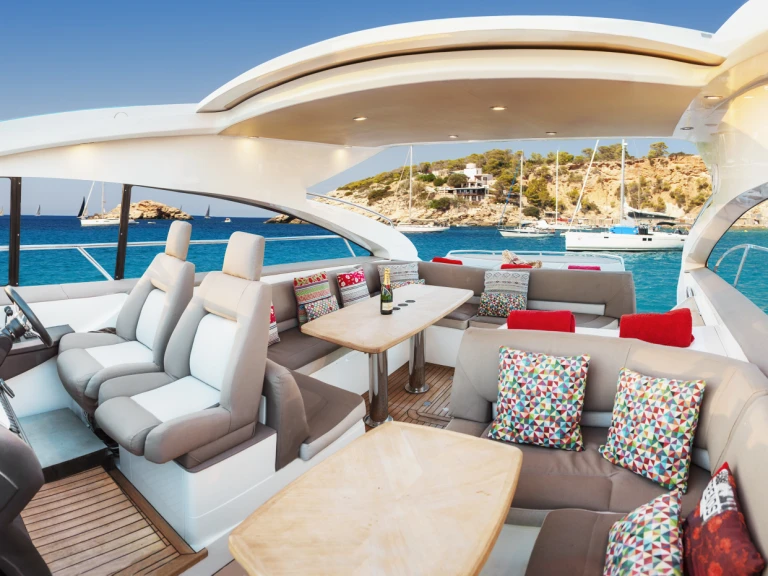 Motorová loď k pronájmu v Marina Botafoch za nejlepší cenu