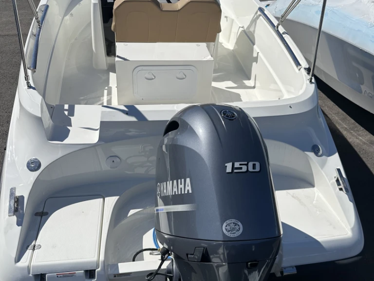 Pronájem Motorová loď AQUA s licencí