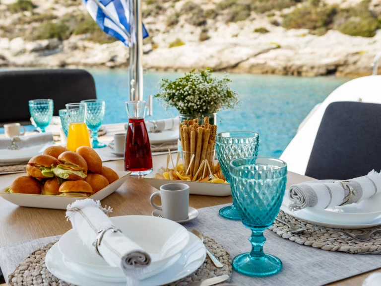 Pronájem Katamarán Lagoon s licencí