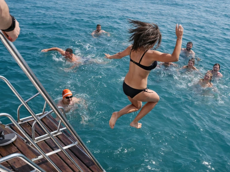 Katamarán k pronájmu v Puerto Marina Benalmadena za nejlepší cenu