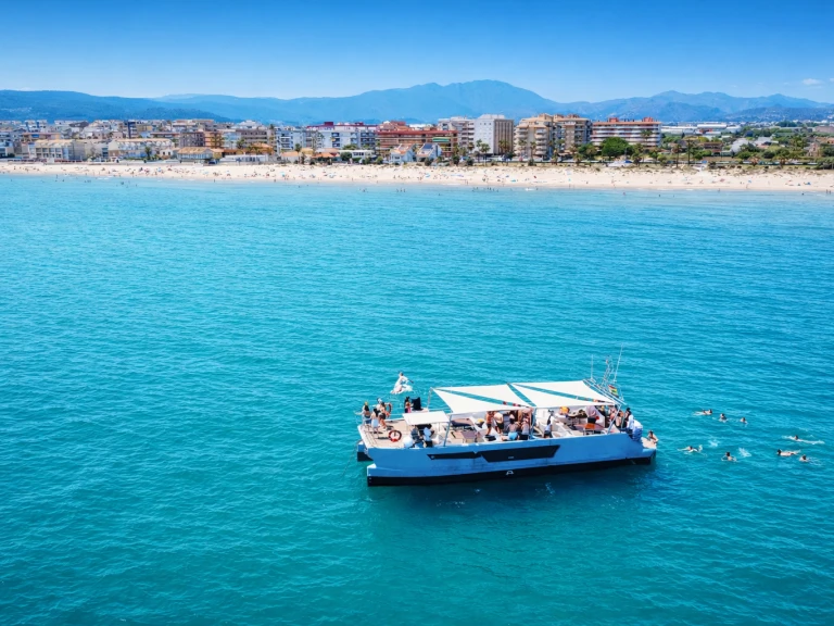 Serenity Catamarán jednotlivci a charterové společnosti v Puerto Marina Benalmadena