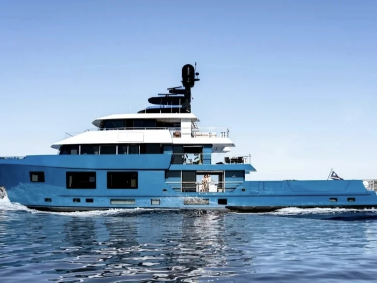 Pronájem lodi Saint-Tropez lákavé ceny First 45