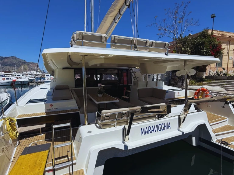 Fountaine Pajot Elba 45 jednotlivci a charterové společnosti v Palermo