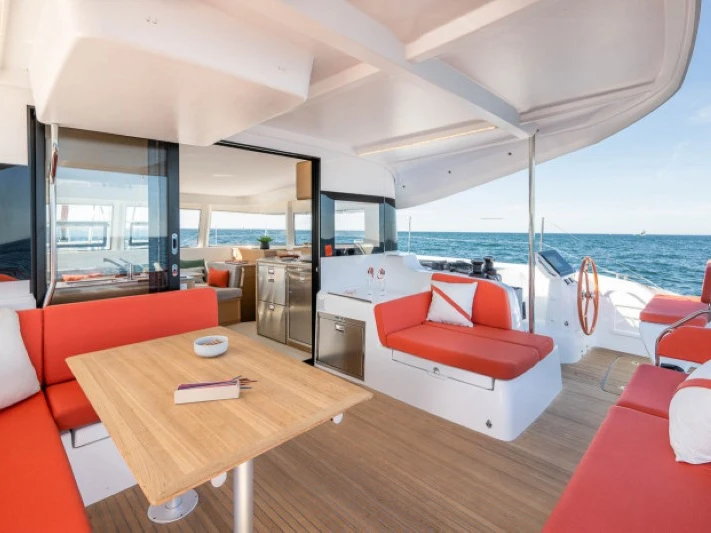 Pronajmout Katamarán se skipperem či ne Excess v Raiatea Island