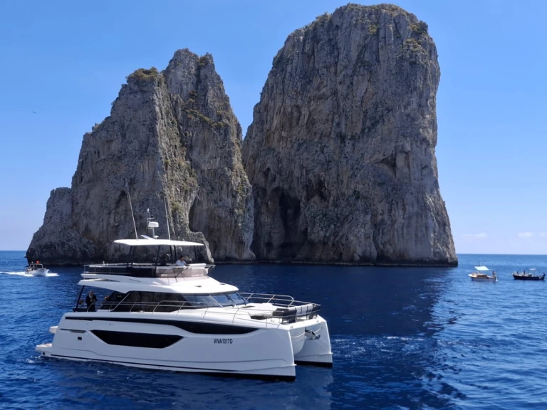 Pronajmout si Prestige Prestige M48 v Castellammare di Stabia