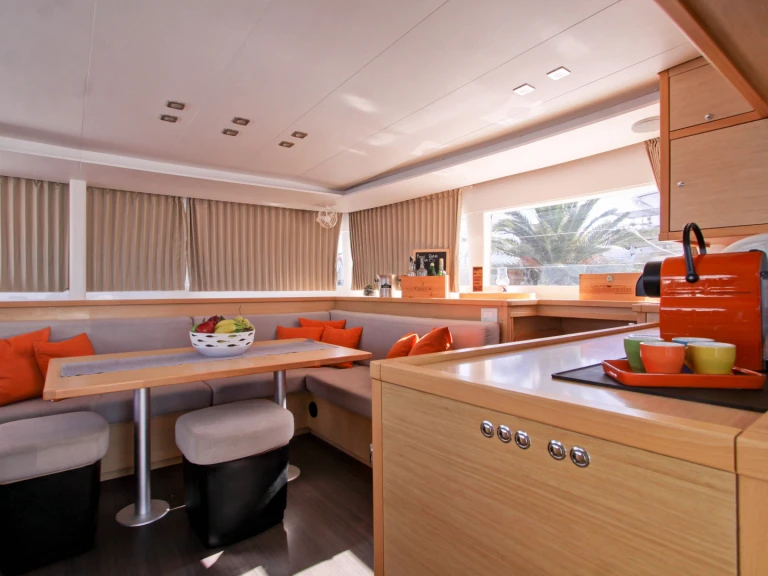 Katamarán k pronájmu v Pozzuoli za nejlepší cenu