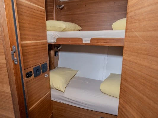 Elan Impression 50.1 jednotlivci a charterové společnosti v Šibenik 