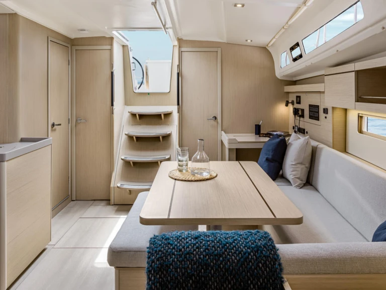 Pronajmout si Bénéteau Oceanis 40.1 v Parham Town