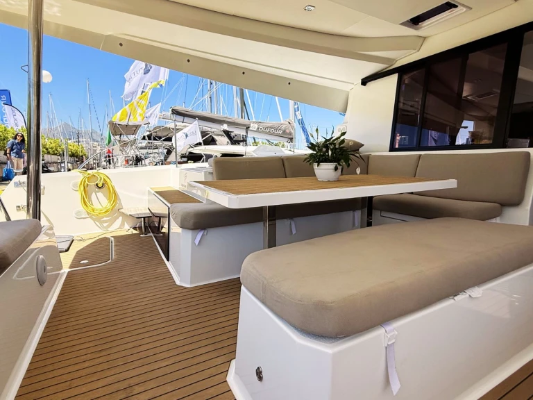 Fountaine Pajot Elba 45 jednotlivci a charterové společnosti v Palermo