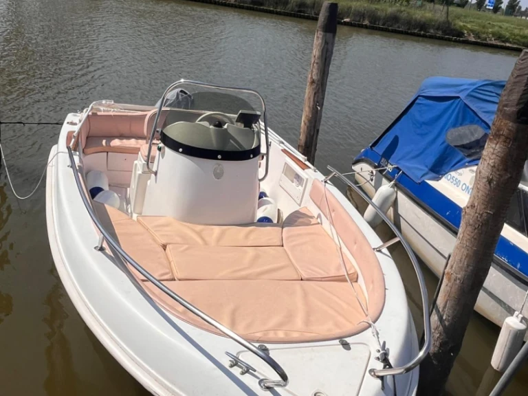 Pronajmout Motorová loď se skipperem či ne Elan v Chioggia