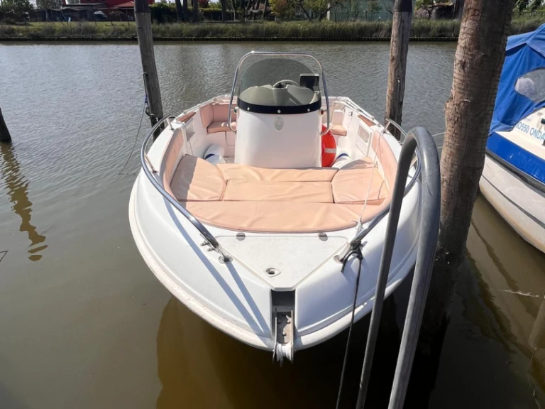 Elan Elan 17 CC jednotlivci a charterové společnosti v Chioggia