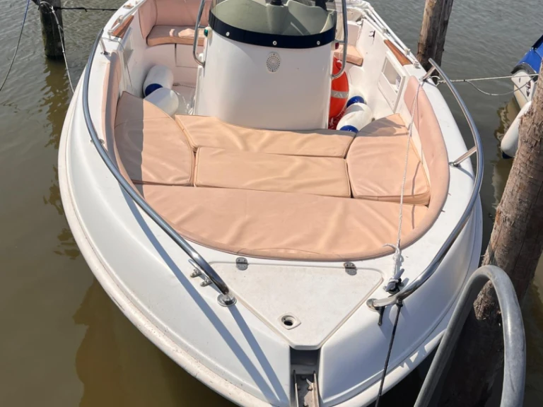 Motorová loď k pronájmu v Chioggia za nejlepší cenu