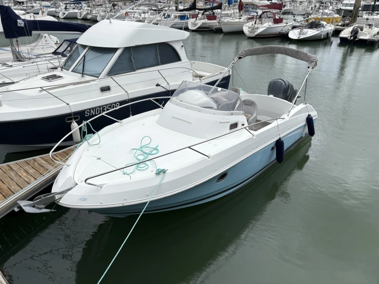 Bénéteau Flyer 750 Sun Deck Miami jednotlivci a charterové společnosti v Piriac-sur-Mer