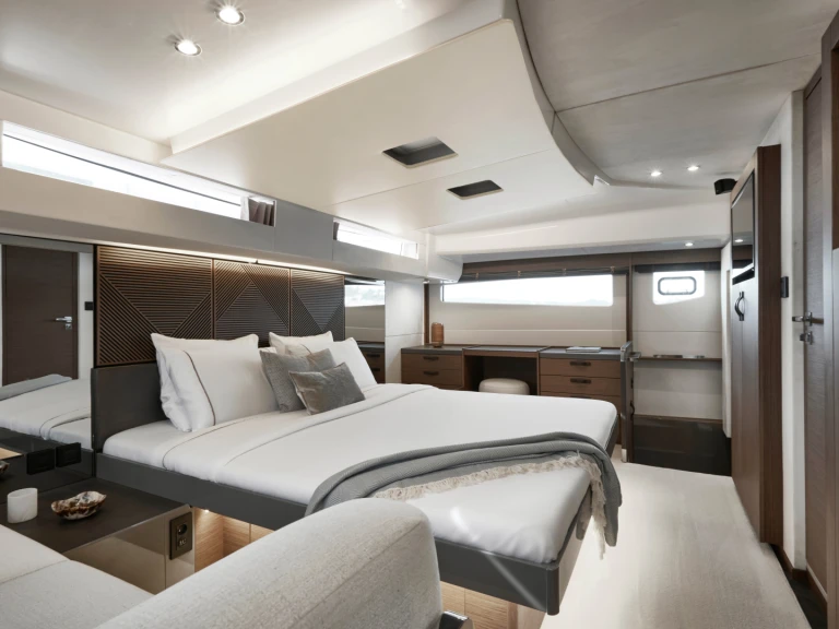 Pronájem lodi Prestige Prestige M48 v Castellammare di Stabia na Samboatu