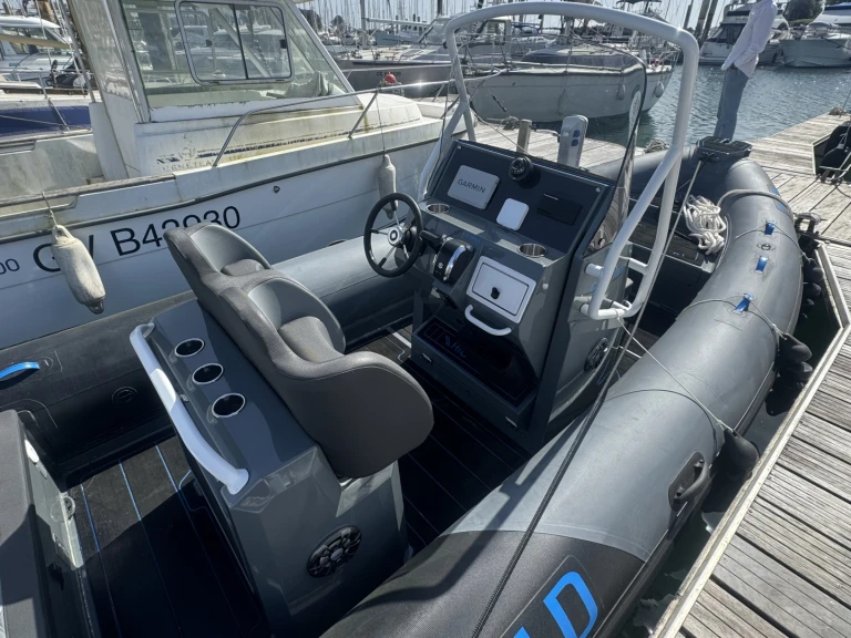 Polotuhá loď k pronájmu v La Forêt-Fouesnant za nejlepší cenu