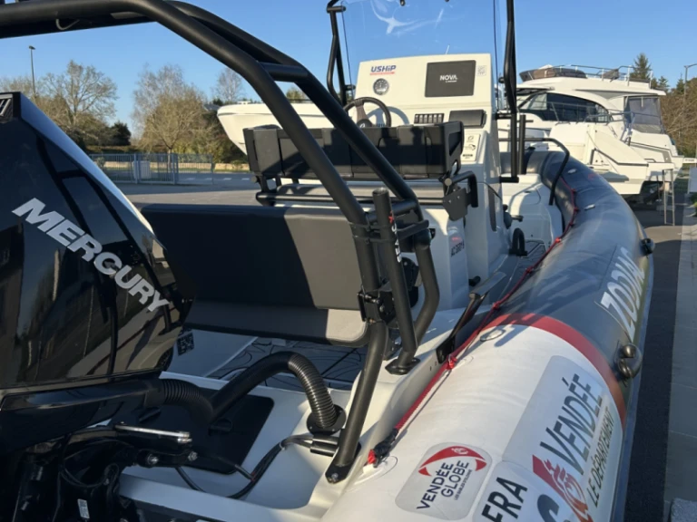 Pronajmout Polotuhá loď se skipperem či ne Zodiac v La Forêt-Fouesnant