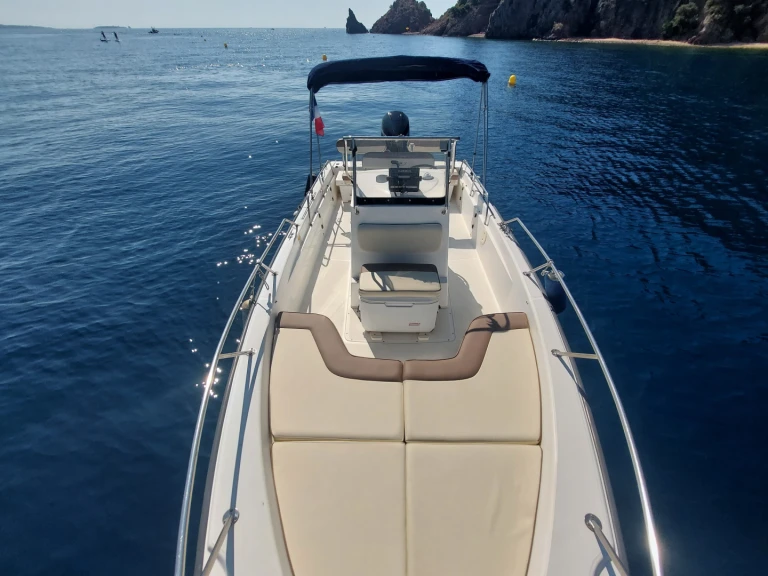 Pronájem Motorová loď v Port de la Rague -Boston Whaler Boston Whaler 220 Dauntless