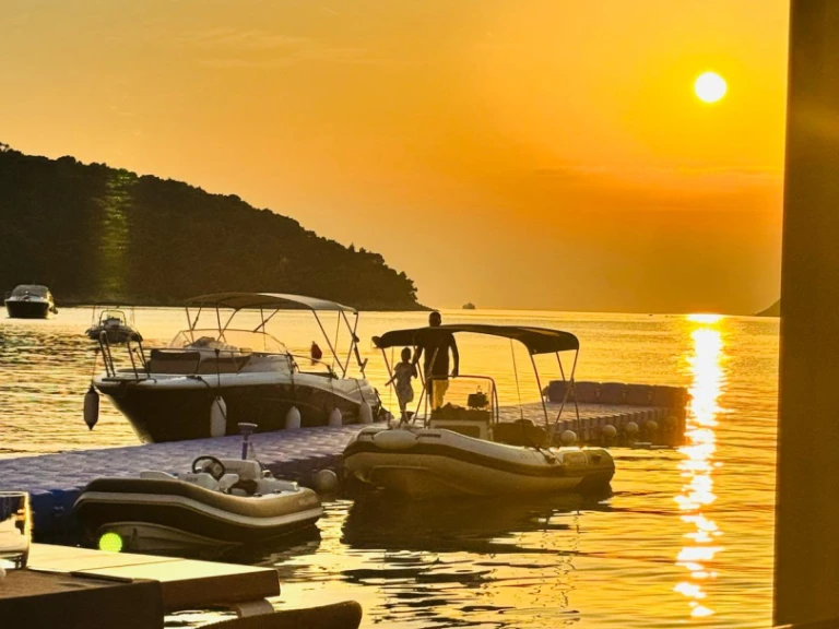 Pronájem Motorová loď v Dubrovník -Jeanneau cap camarat 7.5WA