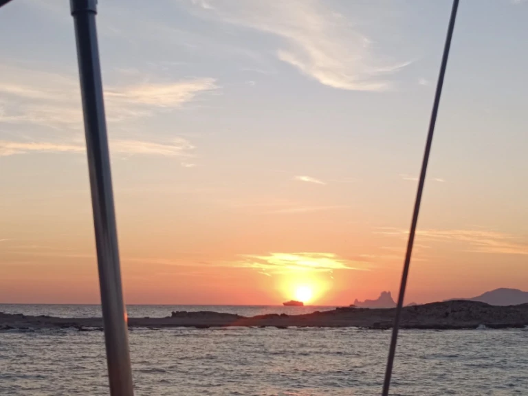 Pronajmout si Fountaine Pajot Maryland 37 v Port d'Alicante