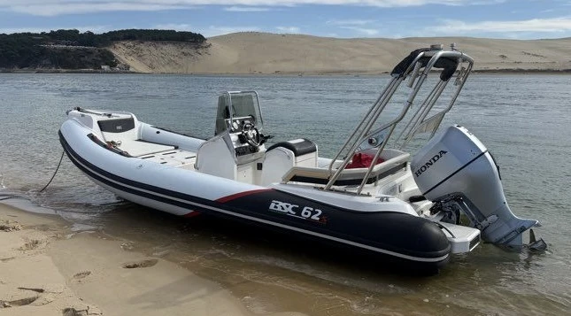 Polotuhá loď k pronájmu v Lège-Cap-Ferret za nejlepší cenu