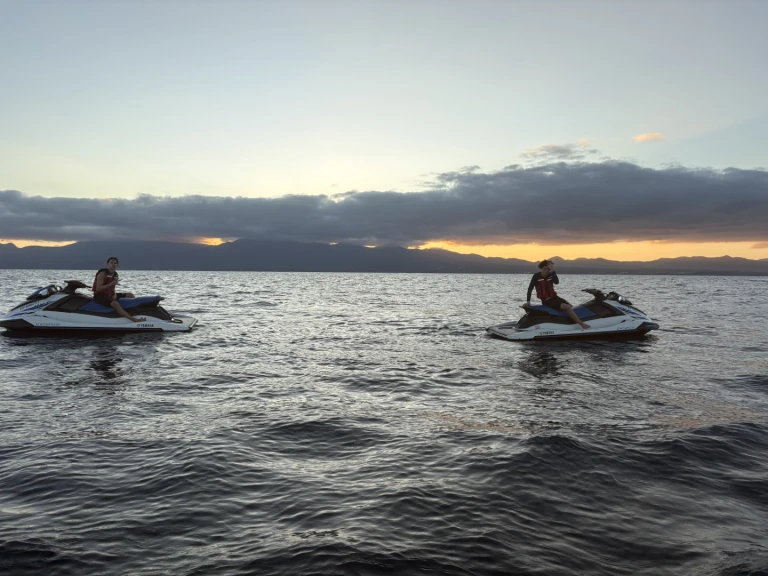 Pronájem Vodní skútr Yamaha s licencí