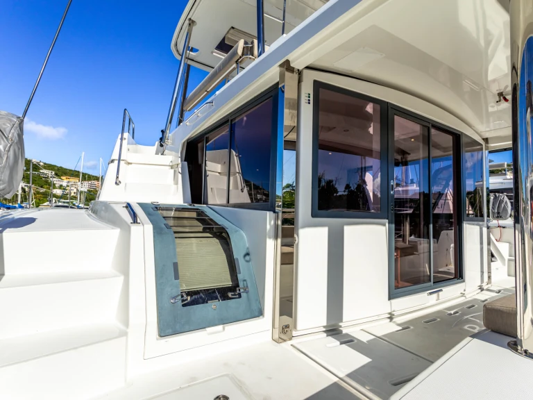 Pronájem jachty v Tortola -Catana Bali 4.8 na Samboatu