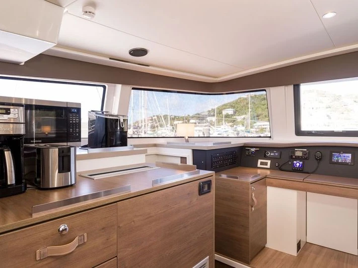 Pronajmout si Catana Bali 4.8 v Tortola