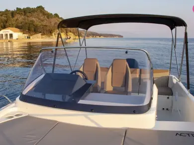 Pronájem jachty v Kolýmpia -Quicksilver Activ 675 Sundeck na Samboatu