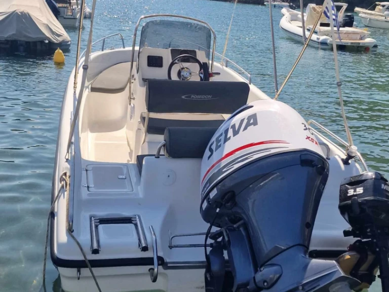 Pronajmout si Poseidon BLU WATER 185 v Laganás