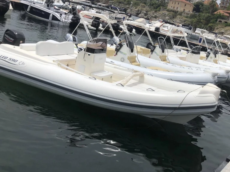 Nautica Led Nautica Led 590 jednotlivci a charterové společnosti v Favignana