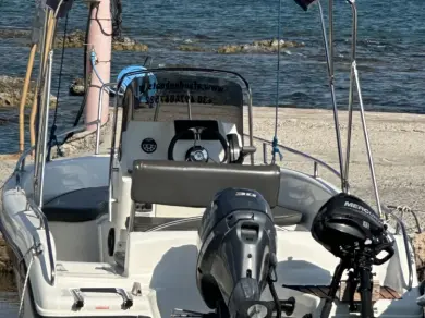 Pronájem Motorová loď Poseidon s licencí