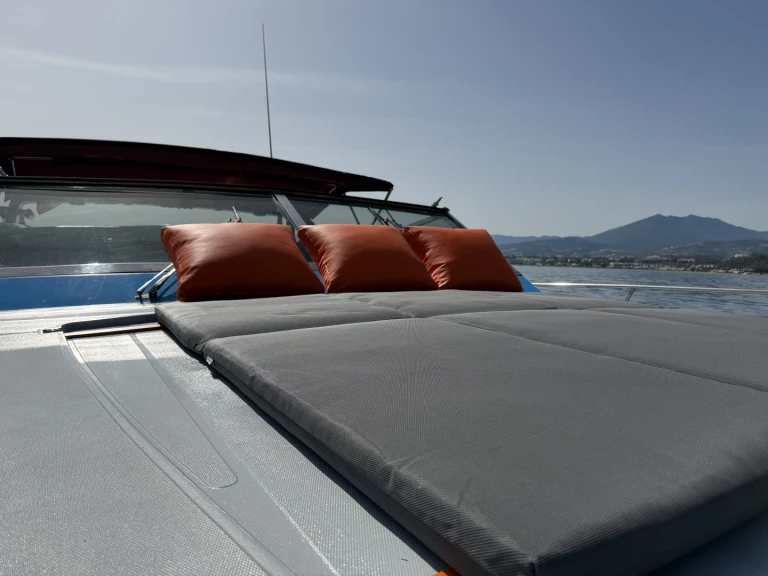 Pronajmout si Ferretti Altura 47 v Marbella